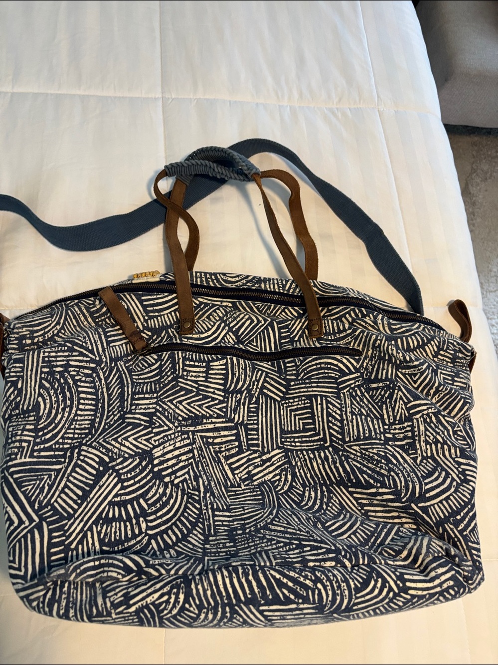 Anthropologie Jasper & Jeera Teresa Weekender Blue & White Leather Trims Bag - Picture 3 of 15